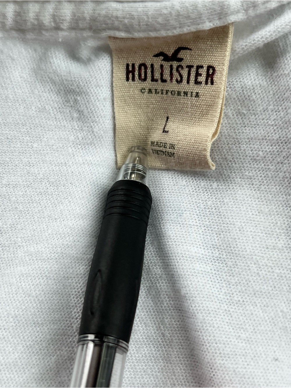 Hollister V Neck T-shirt - Picture 9 of 9